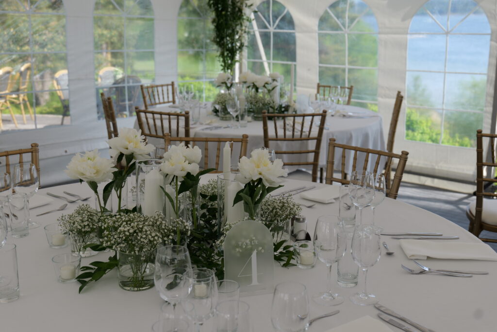 Bryllup i hagen på sjøholmen