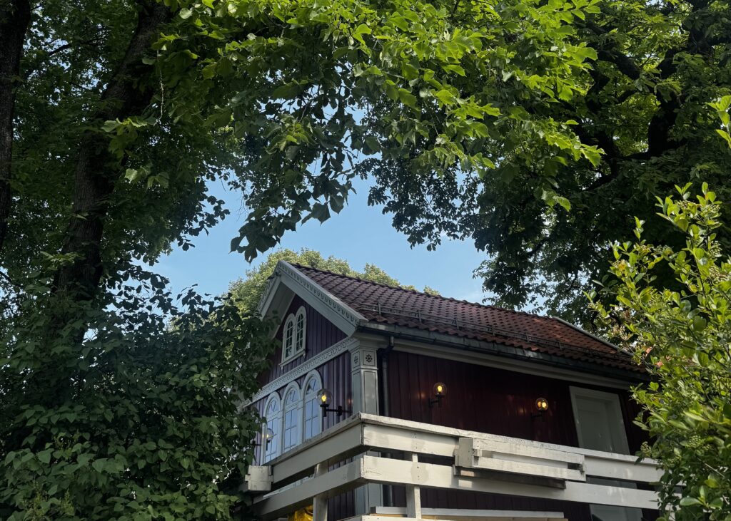 larsstua i frogner hovedgård midt i frognerparken