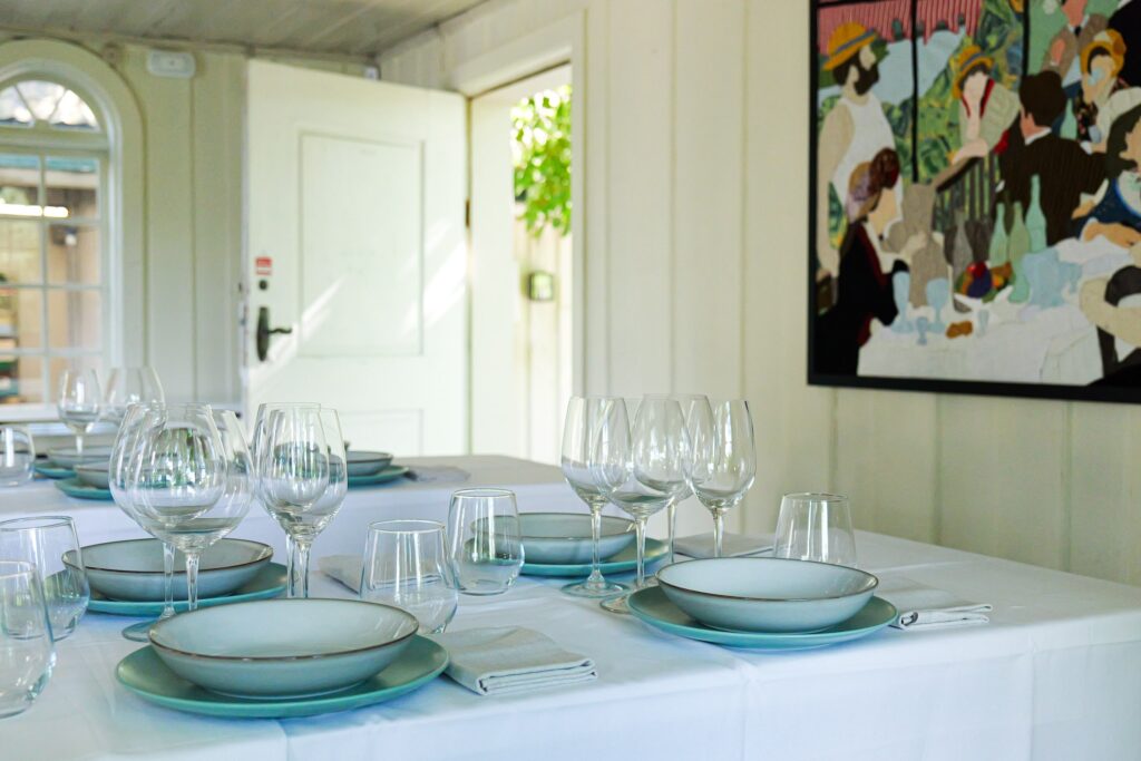 dekket bord på larsstua ved frogner hovedgård