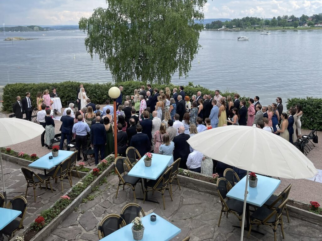 bryllup ved sjøen